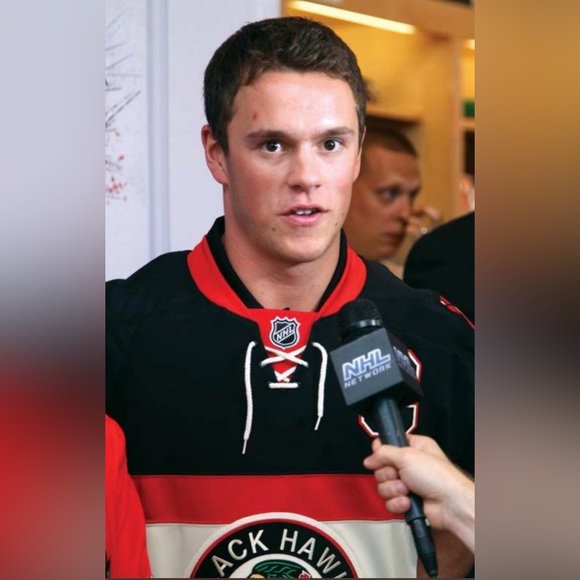 Authentic Reebok Jonathan Toews Blackhawks Jersey - Picture 3 of 7